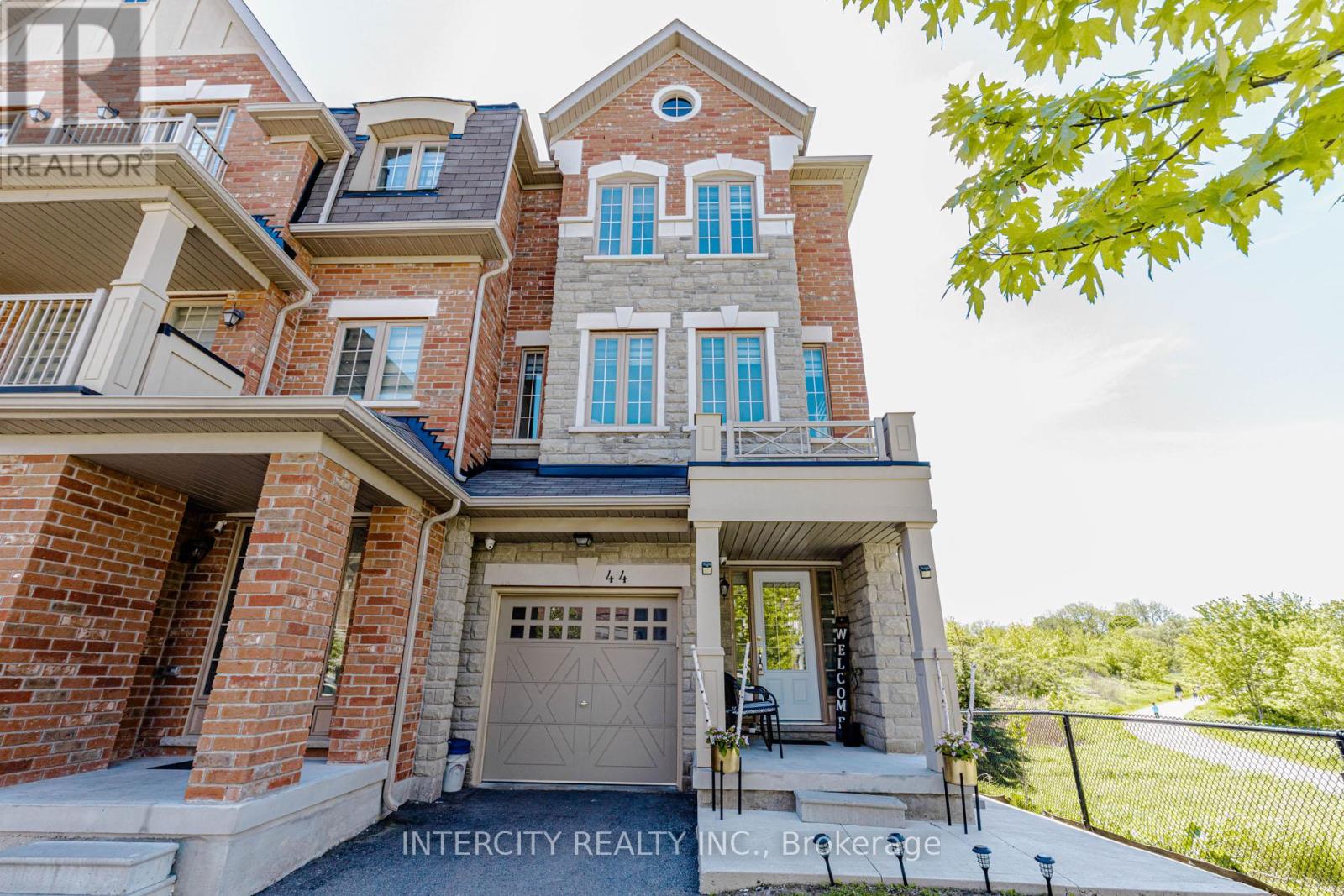 44 Shiff Crescent, Brampton, Ontario  L6Z 0B4 - Photo 4 - W13216628