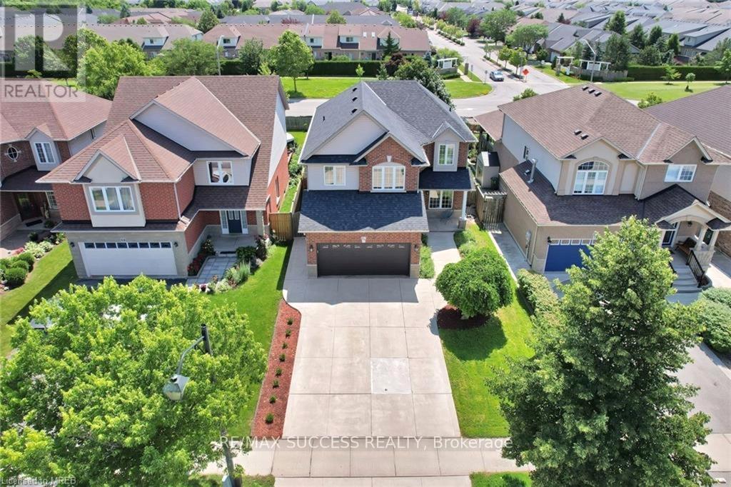 64 GARTH TRAILS CRESCENT, Hamilton, Ontario