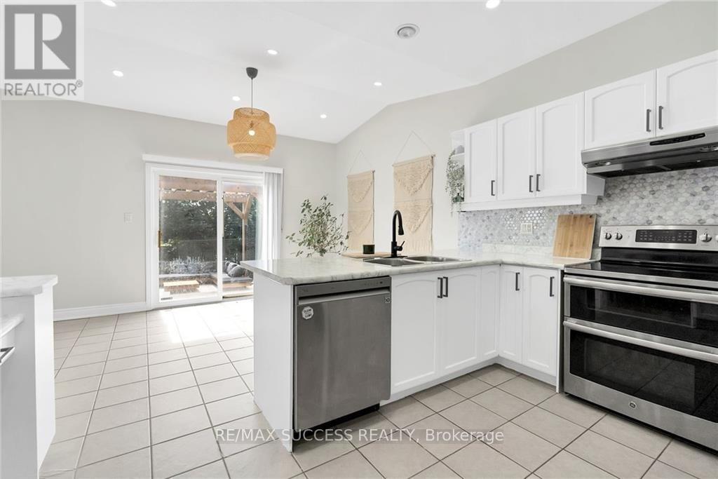 64 Garth Trails Crescent, Hamilton, Ontario  L9B 2X1 - Photo 15 - X13218006
