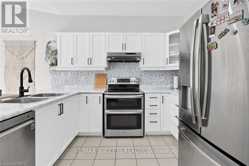 64 Garth Trails Crescent, Hamilton, Ontario  L9B 2X1 - Photo 16 - X13218006