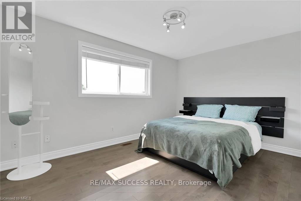 64 Garth Trails Crescent, Hamilton, Ontario  L9B 2X1 - Photo 24 - X13218006