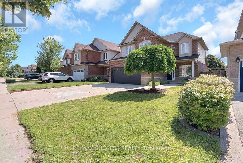 64 Garth Trails Crescent, Hamilton, Ontario  L9B 2X1 - Photo 4 - X13218006