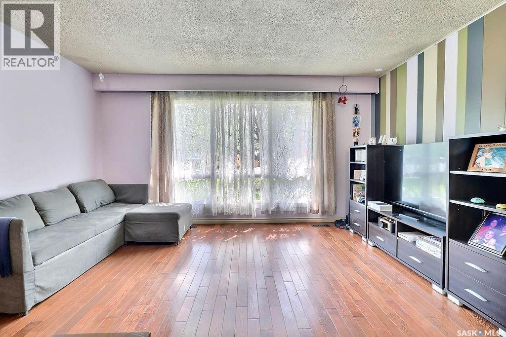 170 Elgin Crescent, Lumsden, Saskatchewan  S0G 3C0 - Photo 4 - SK037352