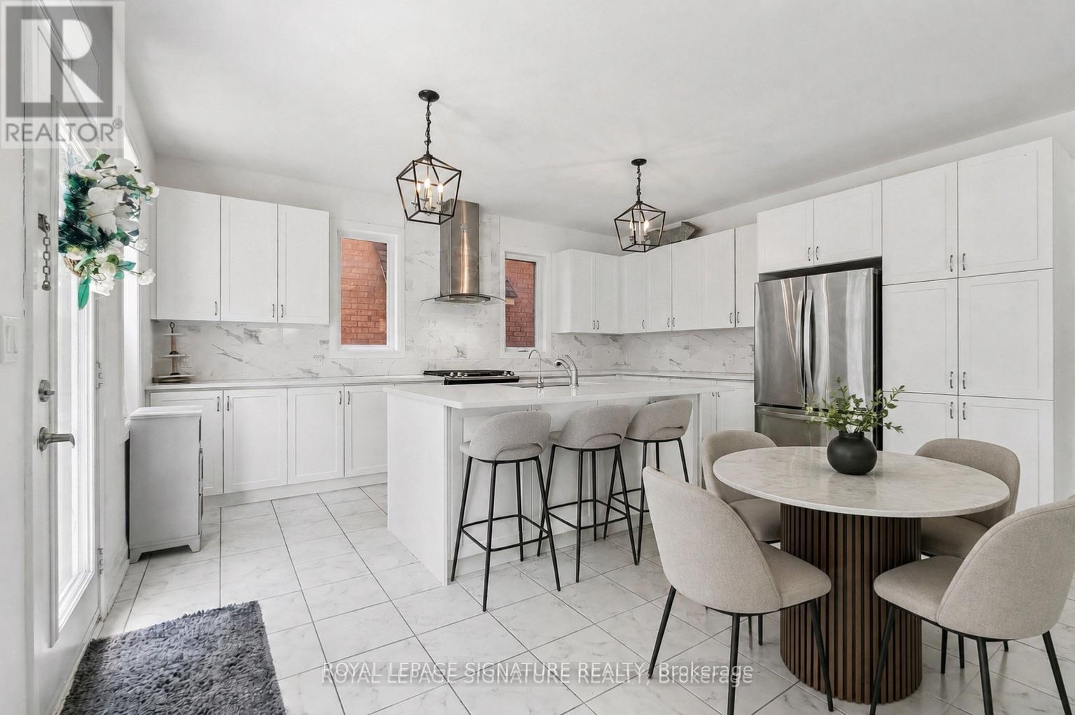 23 Cyprus Glen, East Gwillimbury, Ontario  L9N 0S9 - Photo 7 - N13207670