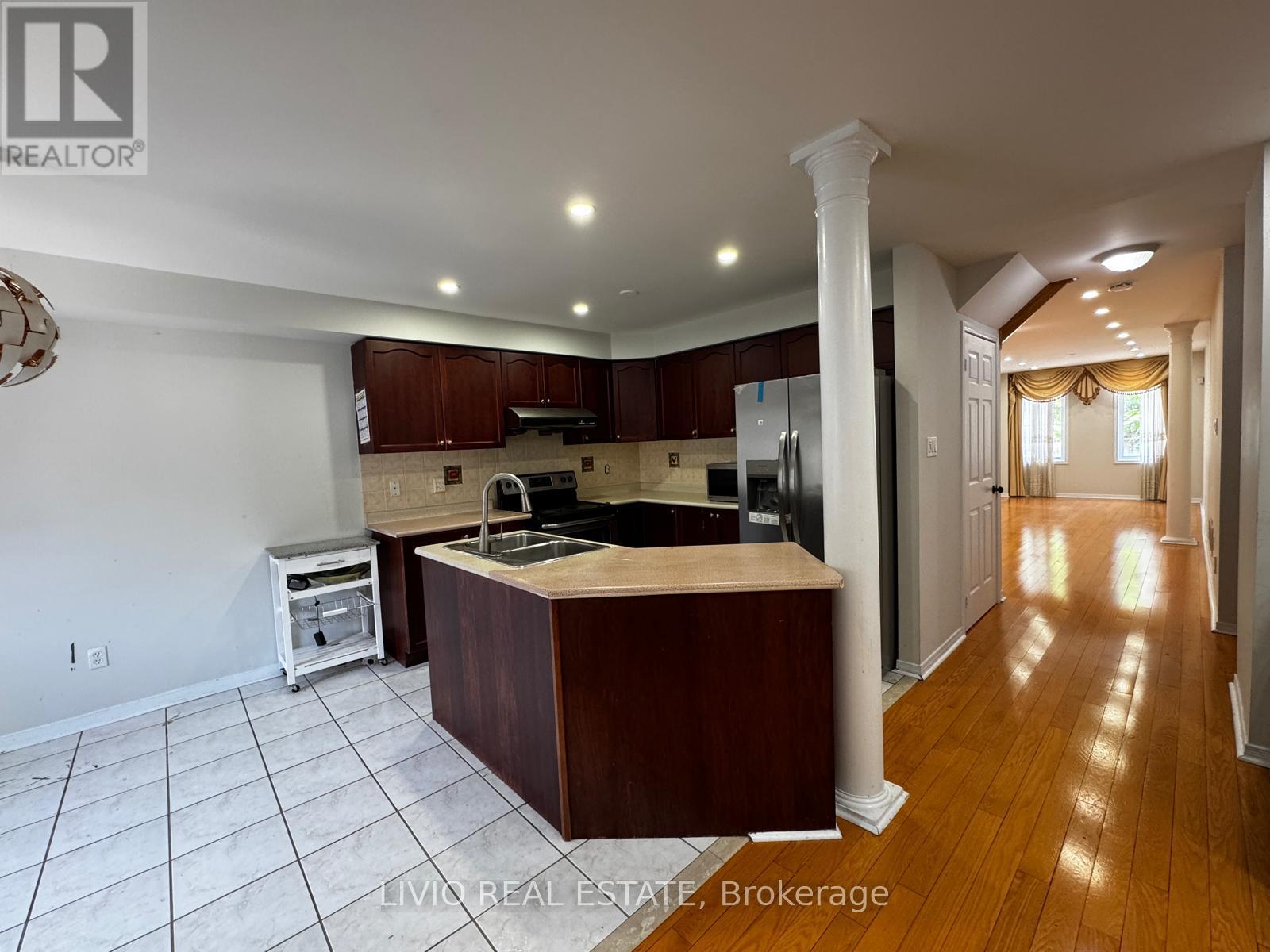 11a Seasons Drive, Toronto, Ontario  M1X 1X4 - Photo 8 - E13218022