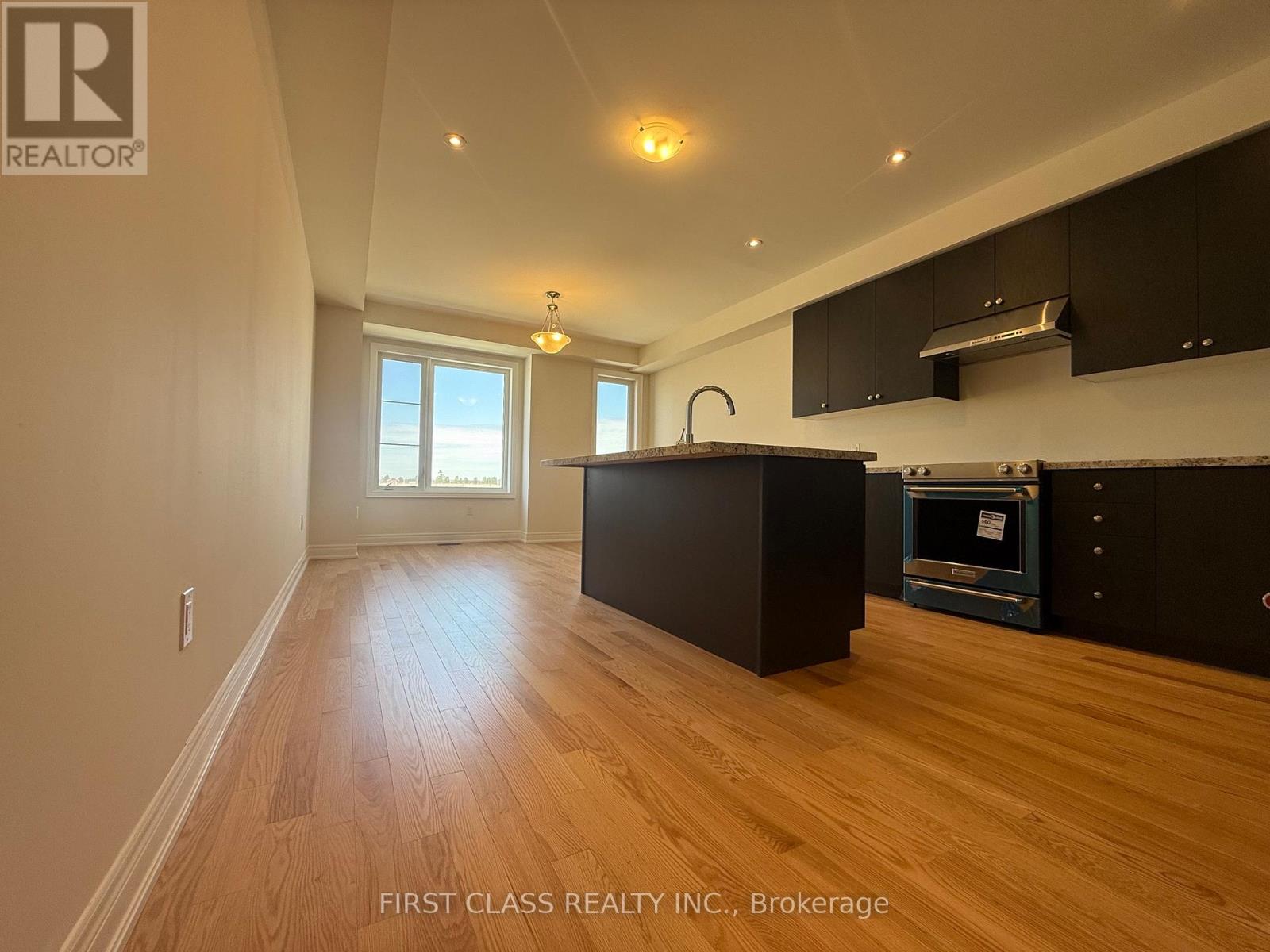 533 Vine Cliff Boulevard, Markham, Ontario  L6C 1L2 - Photo 3 - N13218082