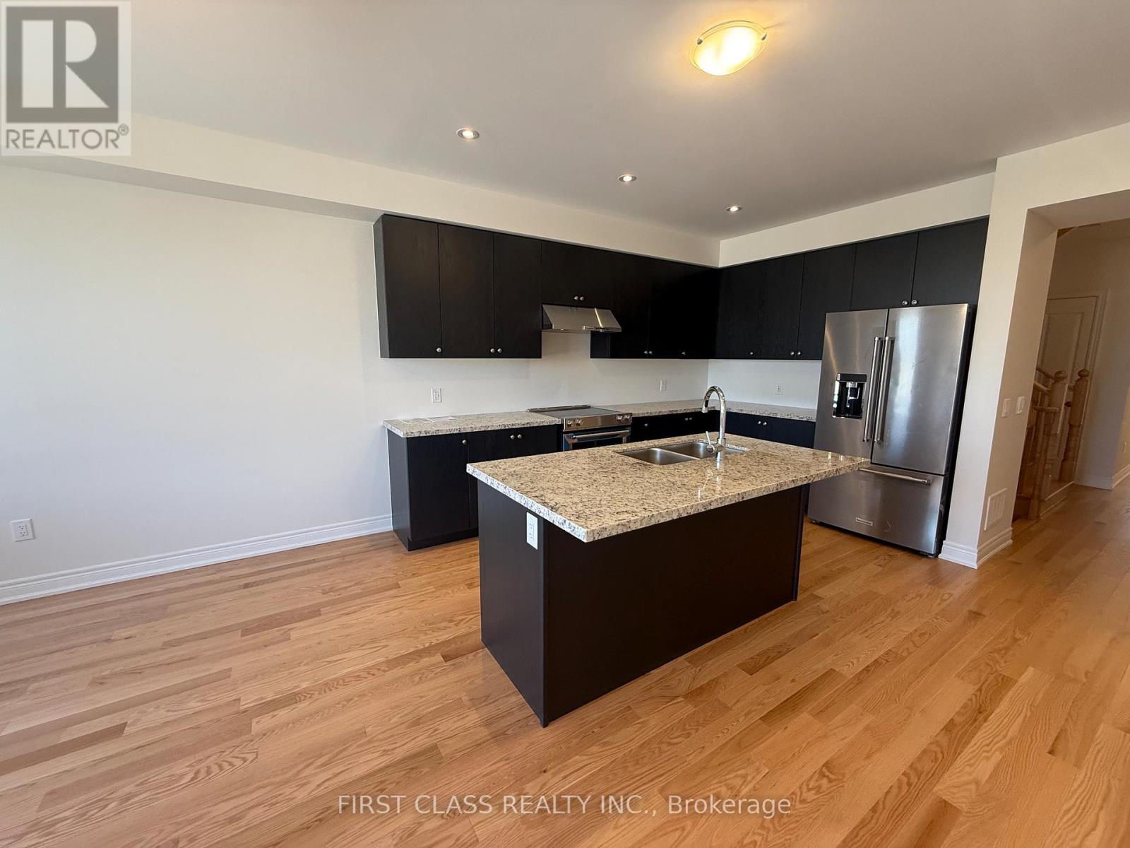 533 Vine Cliff Boulevard, Markham, Ontario  L6C 1L2 - Photo 4 - N13218082