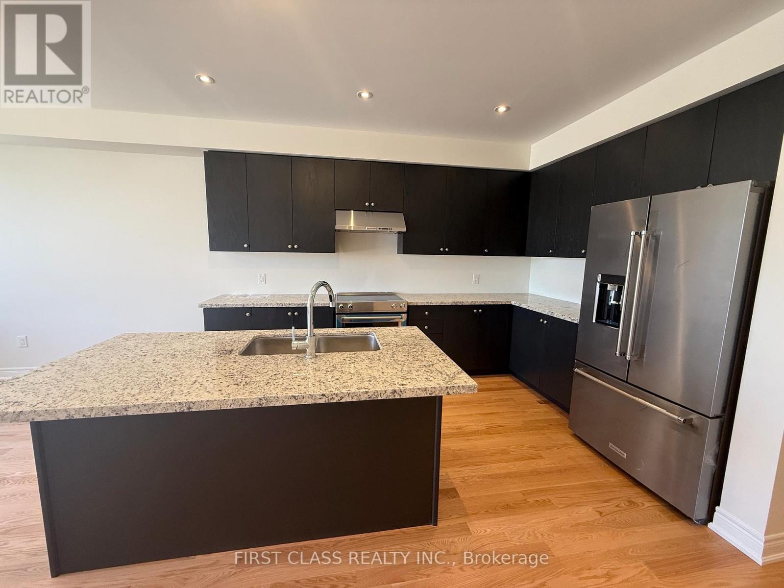 533 Vine Cliff Boulevard, Markham, Ontario  L6C 1L2 - Photo 5 - N13218082