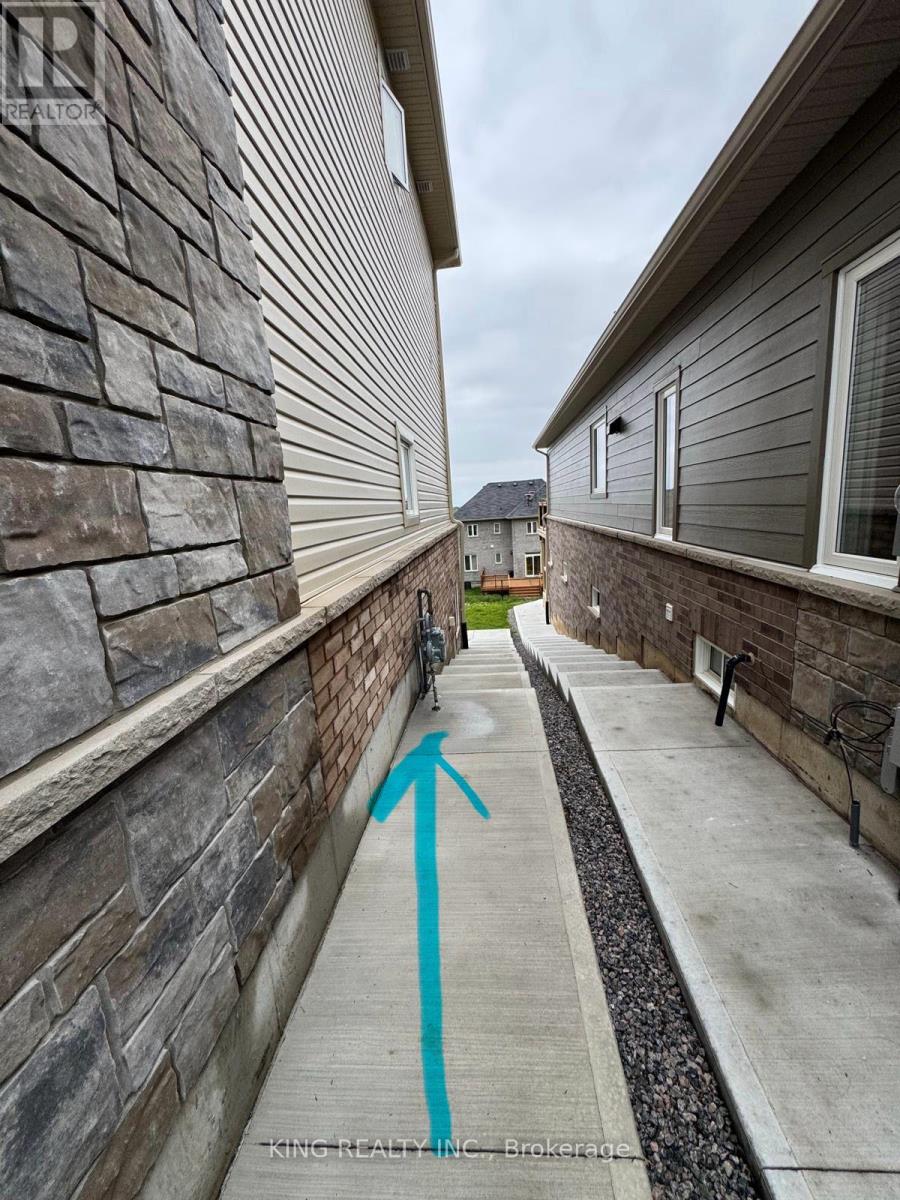 83 Atlantis Drive, Orillia, Ontario  L3V 8L4 - Photo 2 - S13218104
