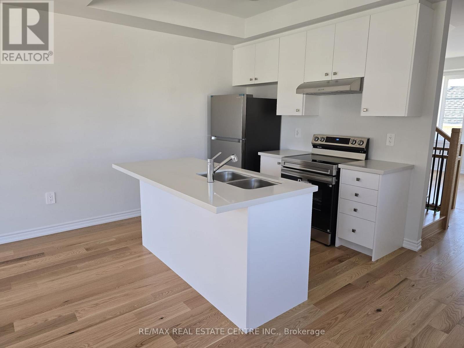 5959 Saigon Street, Mississauga, Ontario  L6H 7G1 - Photo 3 - W13218038