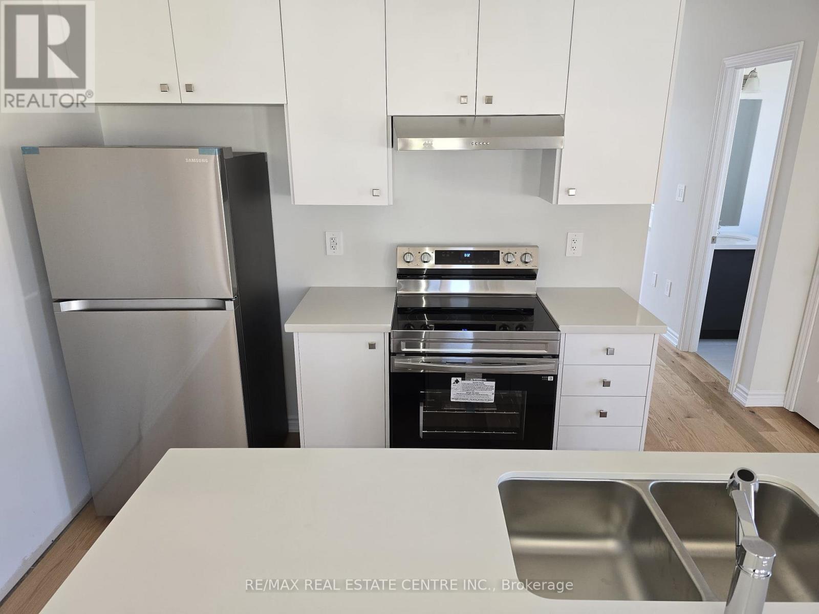 5959 Saigon Street, Mississauga, Ontario  L6H 7G1 - Photo 4 - W13218038