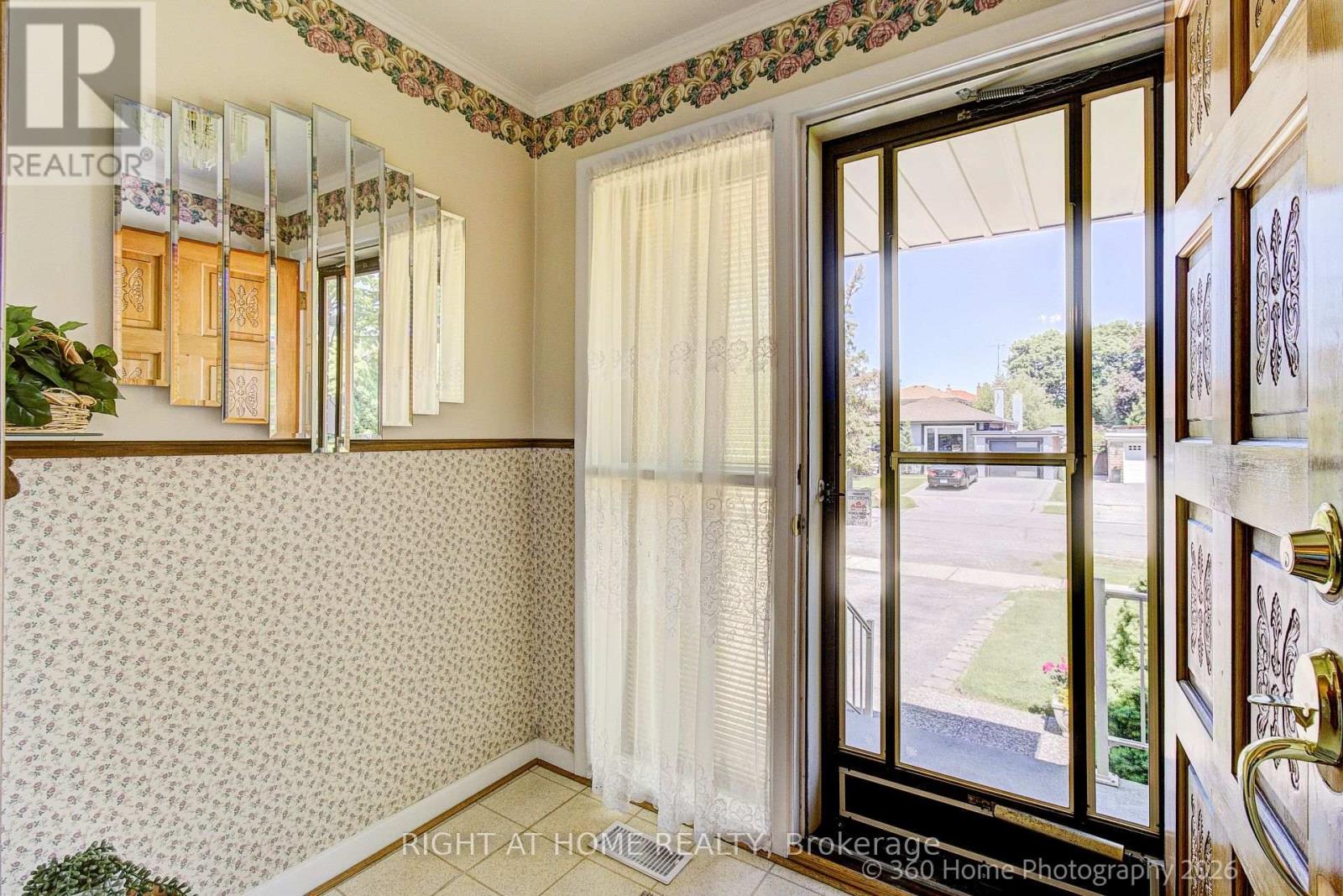 9 Stevenharris Drive, Toronto, Ontario  M9C 1T9 - Photo 4 - W13218106