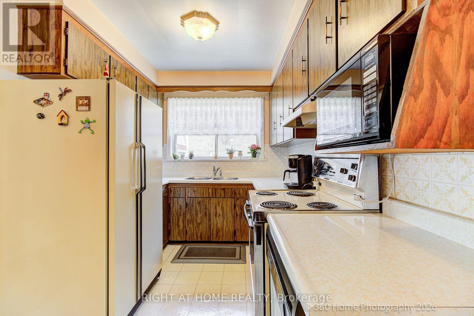 9 Stevenharris Drive, Toronto, Ontario  M9C 1T9 - Photo 8 - W13218106