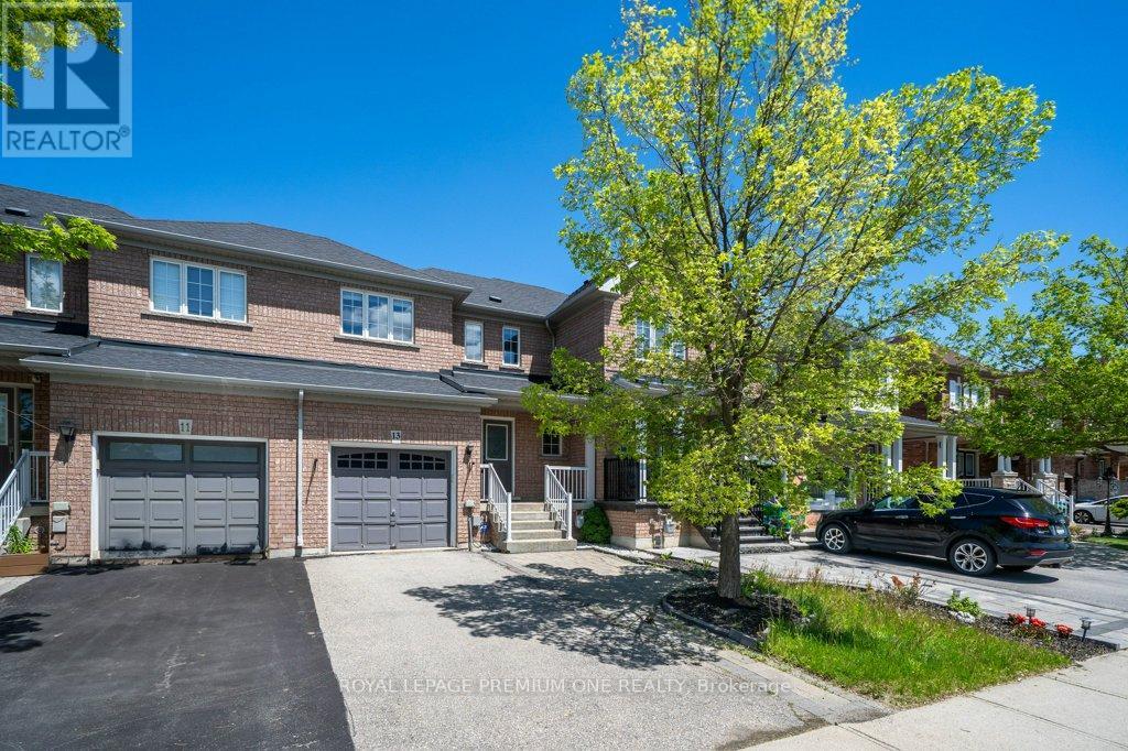 13 Summitridge Court, Brampton, Ontario  L6P 2E5 - Photo 2 - W13218112