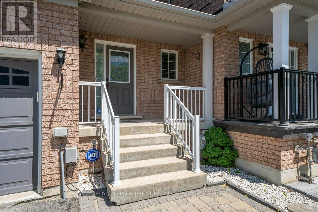 13 Summitridge Court, Brampton, Ontario  L6P 2E5 - Photo 3 - W13218112