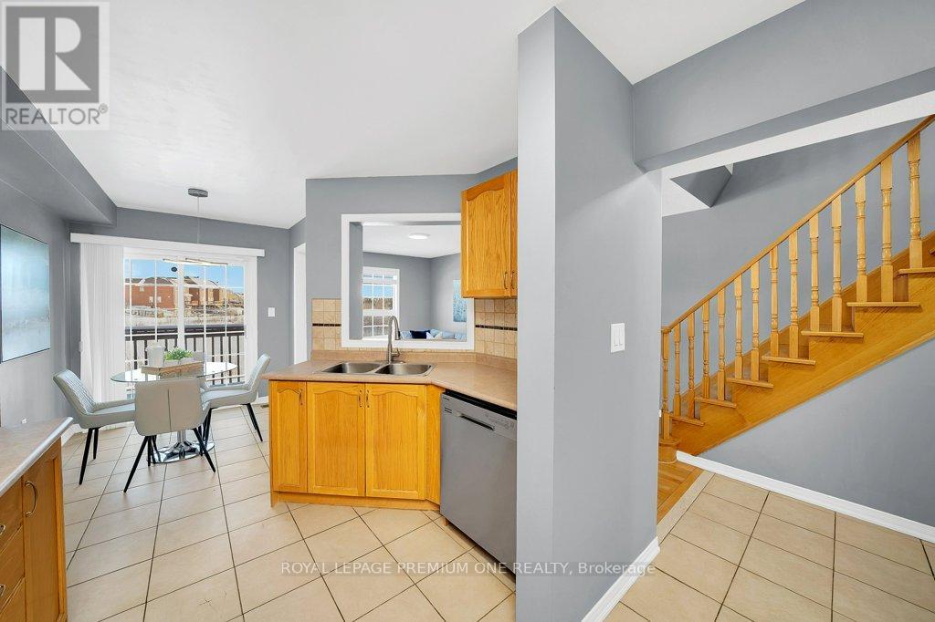 13 Summitridge Court, Brampton, Ontario  L6P 2E5 - Photo 7 - W13218112