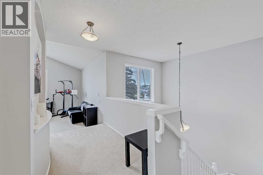 36 Mt Selkirk Close Se, Calgary, Alberta  T2Z 2R6 - Photo 17 - A2316027