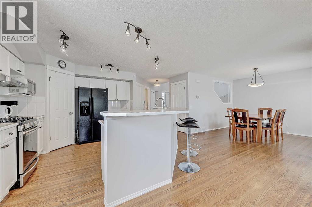 36 Mt Selkirk Close Se, Calgary, Alberta  T2Z 2R6 - Photo 10 - A2316027