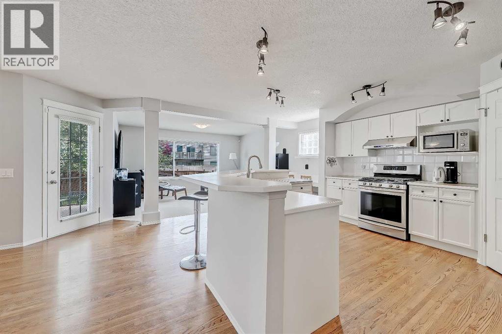 36 Mt Selkirk Close Se, Calgary, Alberta  T2Z 2R6 - Photo 4 - A2316027