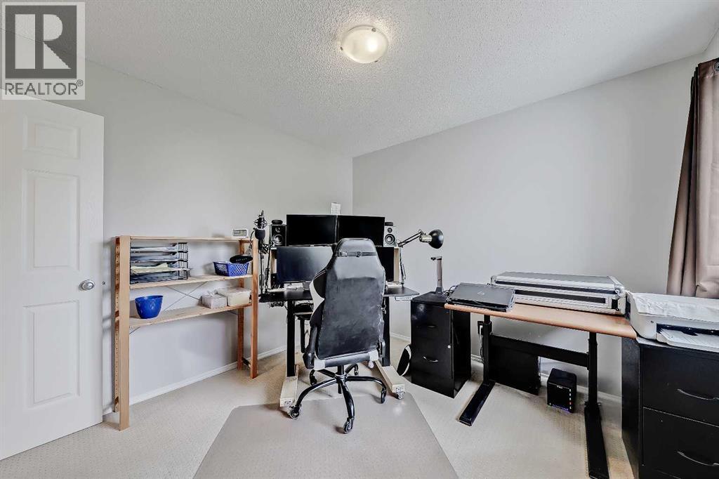 36 Mt Selkirk Close Se, Calgary, Alberta  T2Z 2R6 - Photo 31 - A2316027