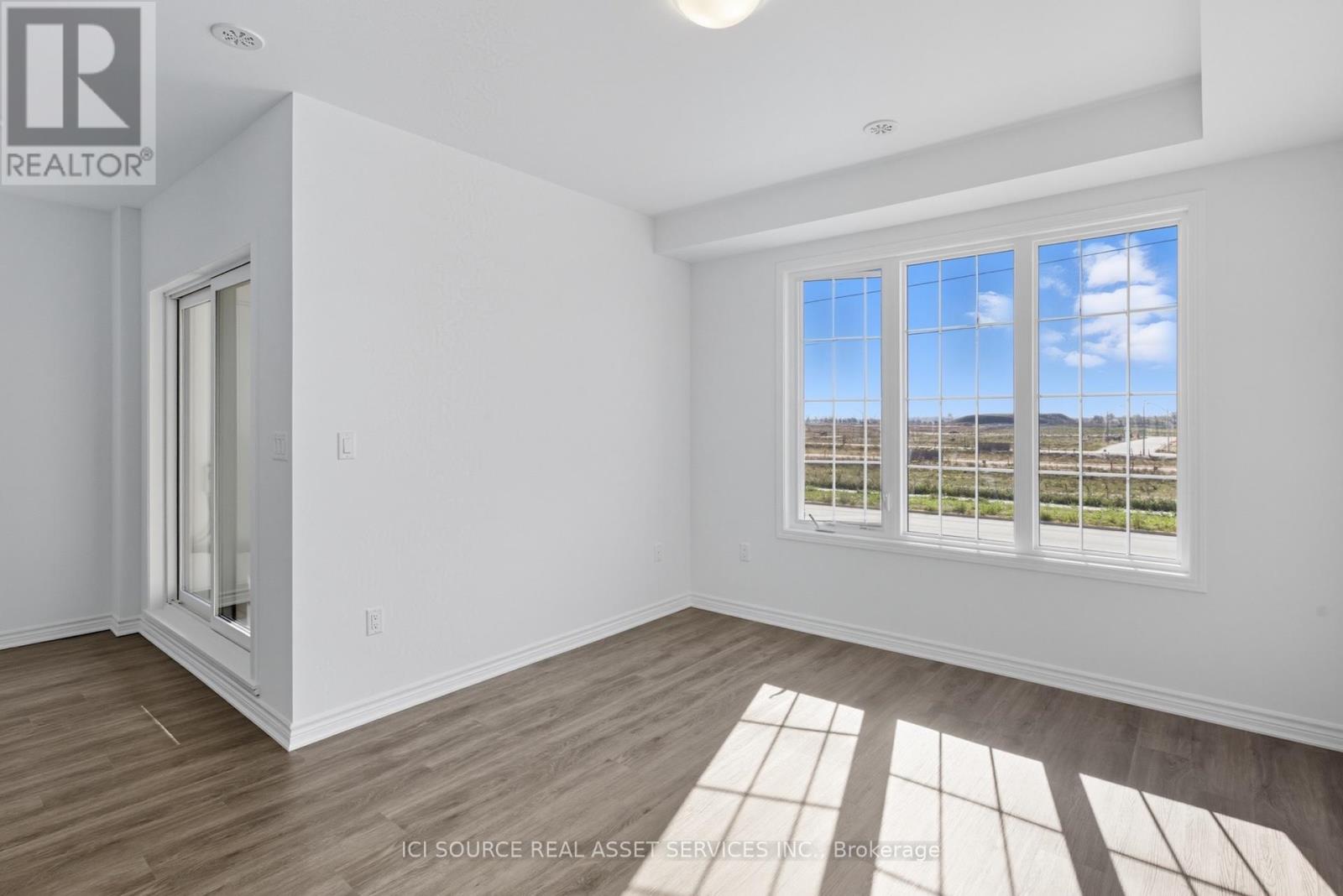 16 Pearen Lane, Barrie, Ontario  L9J 0Z6 - Photo 19 - S12949262