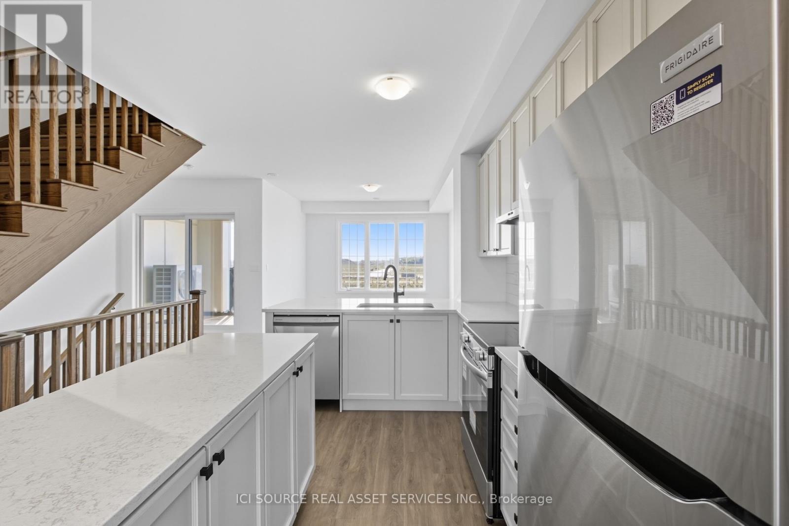16 Pearen Lane, Barrie, Ontario  L9J 0Z6 - Photo 7 - S12949262