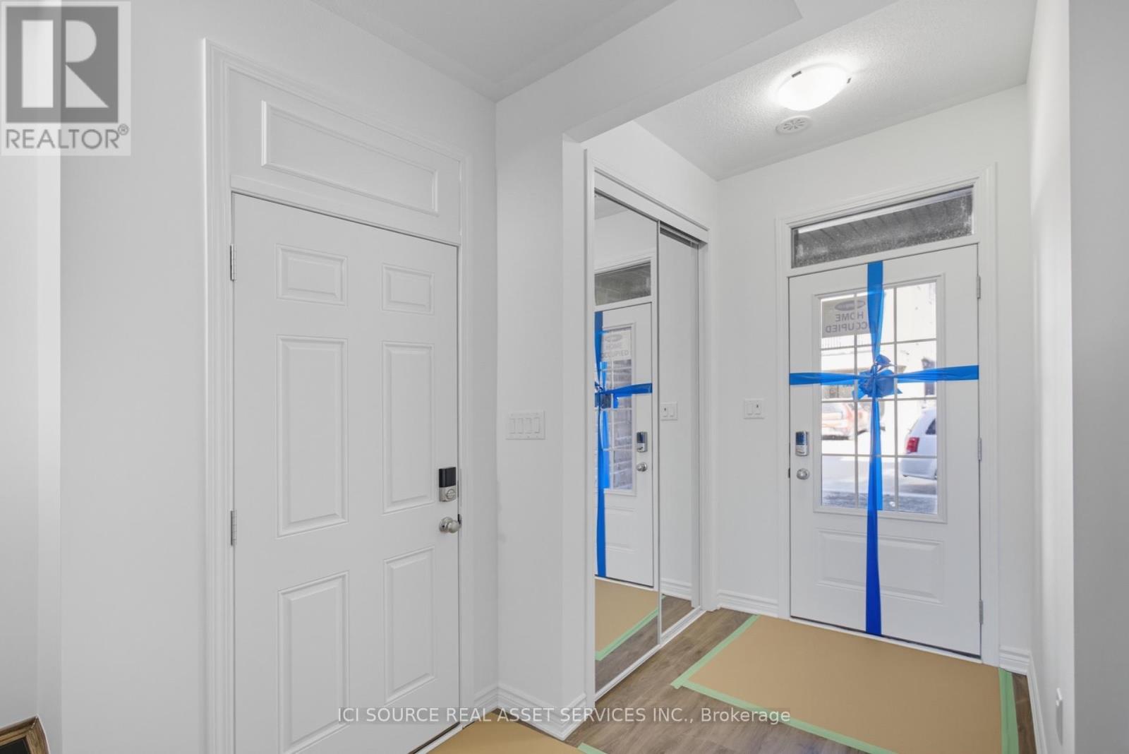 16 Pearen Lane, Barrie, Ontario  L9J 0Z6 - Photo 4 - S12949262