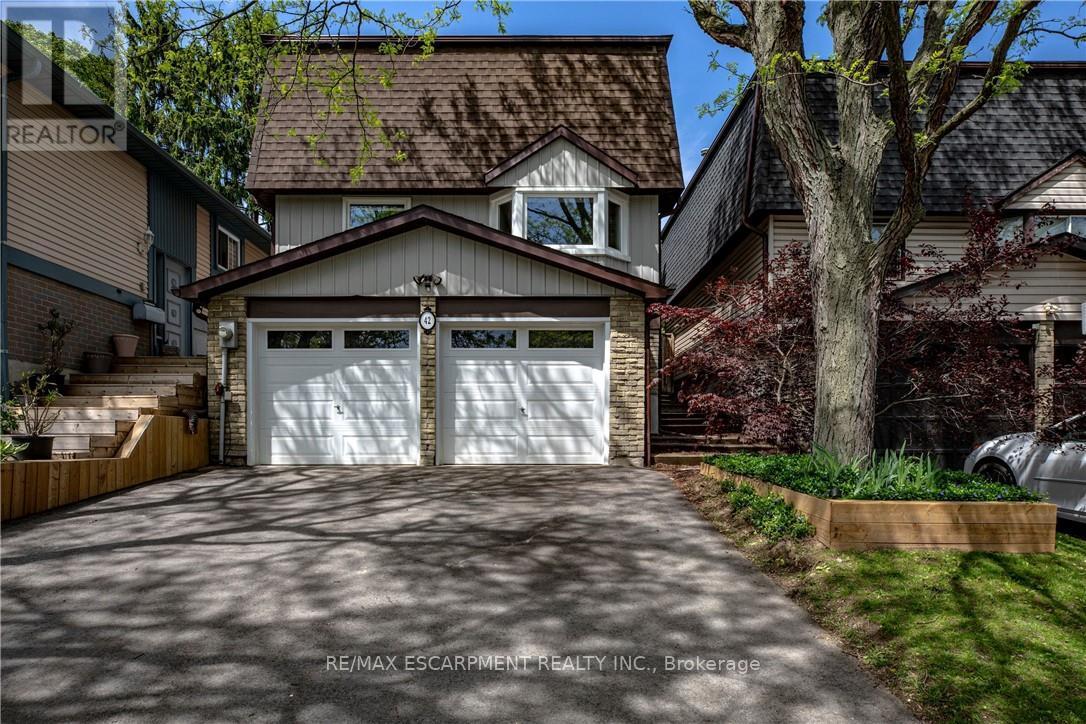 42 Bridlewood Drive, Hamilton, Ontario  L9H 6H4 - Photo 2 - X13218070