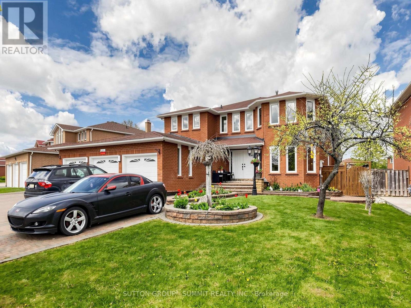 556 Ray Lawson Boulevard, Brampton, Ontario  L6Y 4H5 - Photo 2 - W13101600
