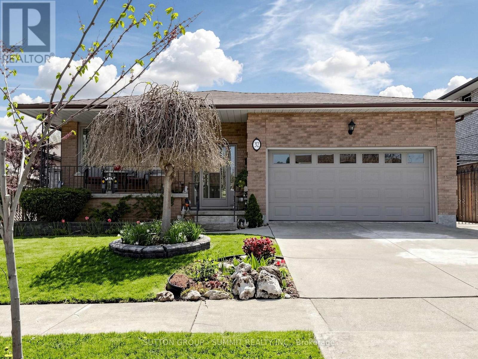 32 Harbrite Drive, Hamilton, Ontario  L8G 4G5 - Photo 4 - X13083858