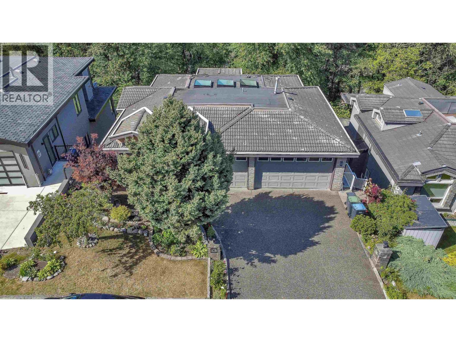 13 Shoreline Circle, Port Moody, British Columbia  V3H 4T9 - Photo 2 - R3127525