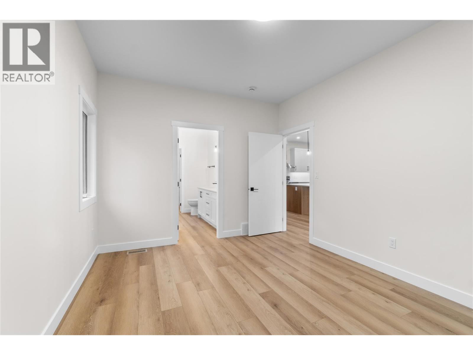 231 20 Street NE Unit# 10, Salmon Arm, British Columbia  V1E 2Z7 - Photo 12 - 10383573