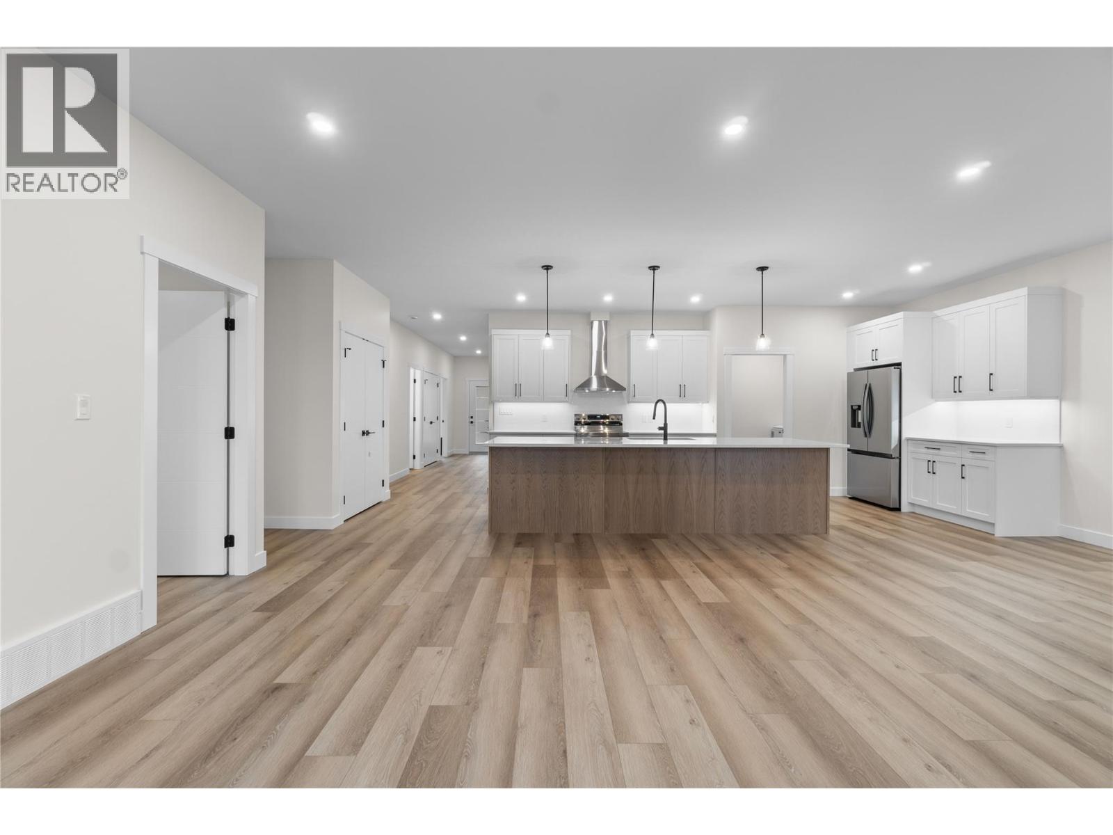 231 20 Street NE Unit# 10, Salmon Arm, British Columbia  V1E 2Z7 - Photo 38 - 10383573