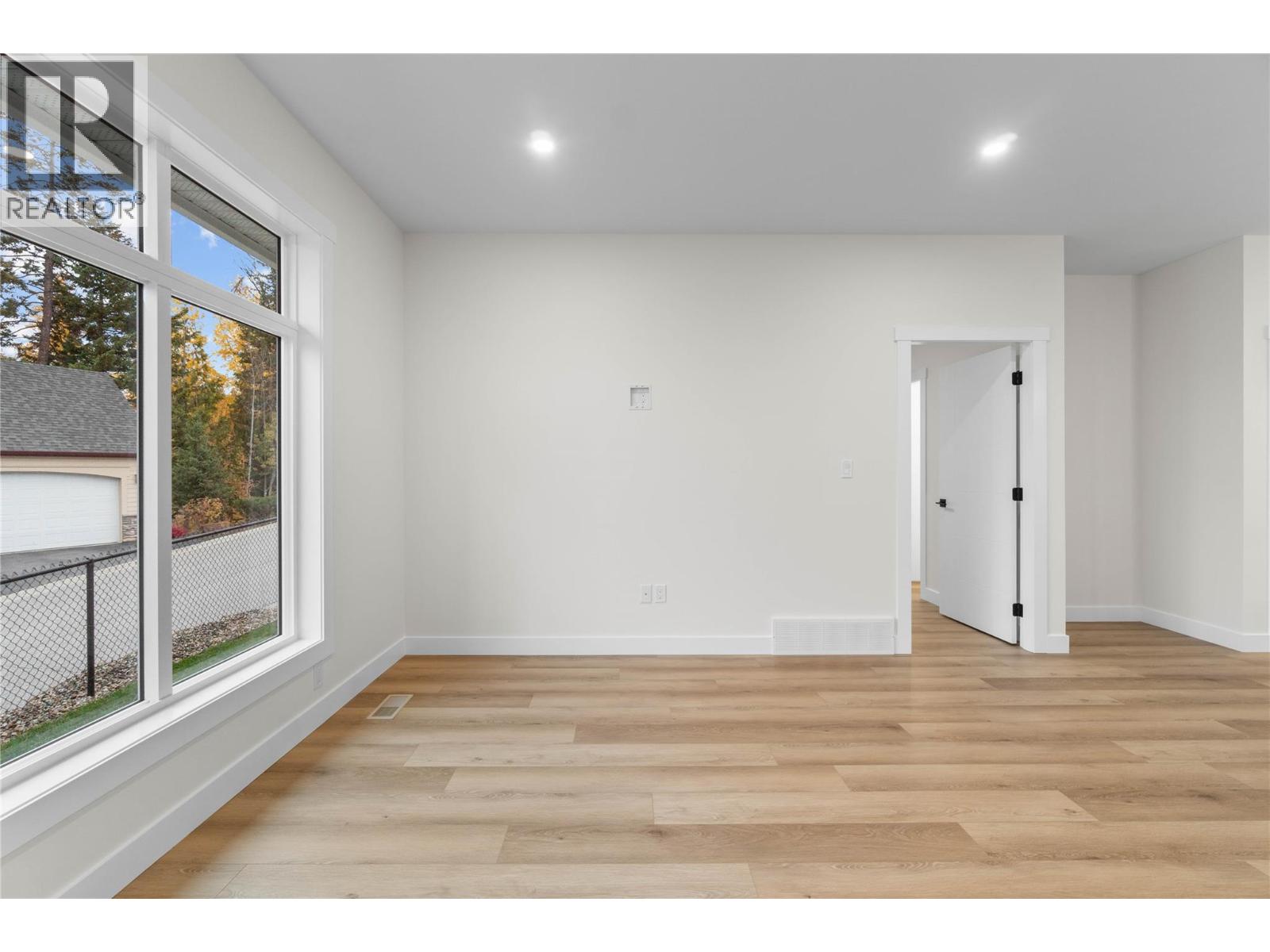 231 20 Street NE Unit# 10, Salmon Arm, British Columbia  V1E 2Z7 - Photo 40 - 10383573