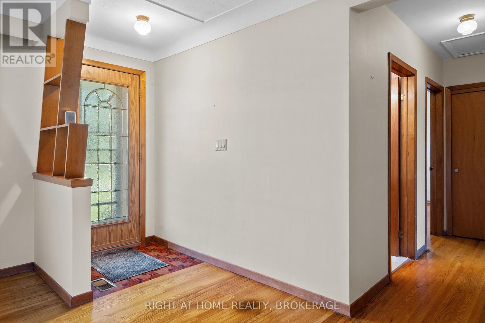 12 Lorne Avenue, Grimsby, Ontario  L3M 2H5 - Photo 11 - X13218116