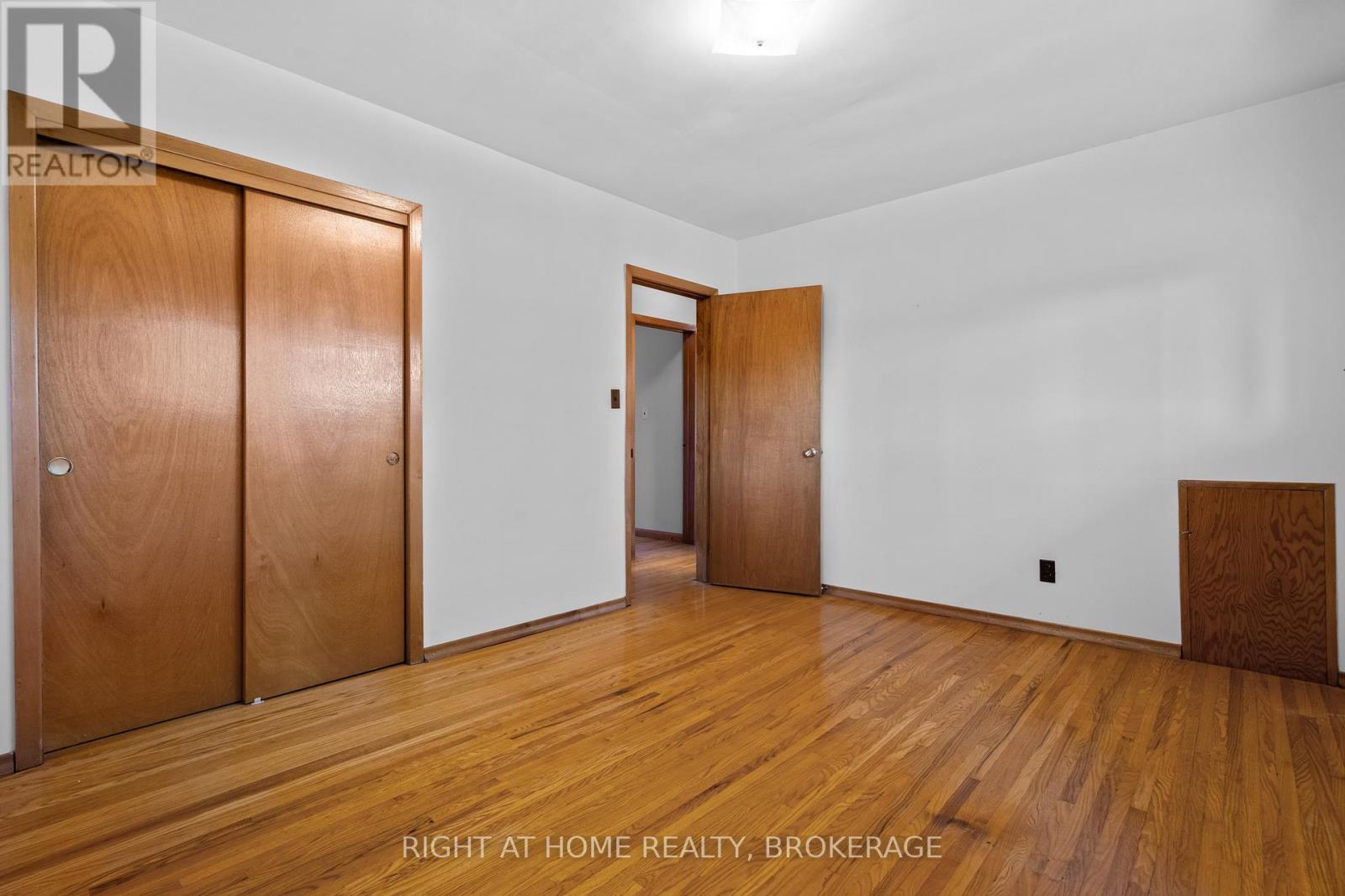 12 Lorne Avenue, Grimsby, Ontario  L3M 2H5 - Photo 17 - X13218116