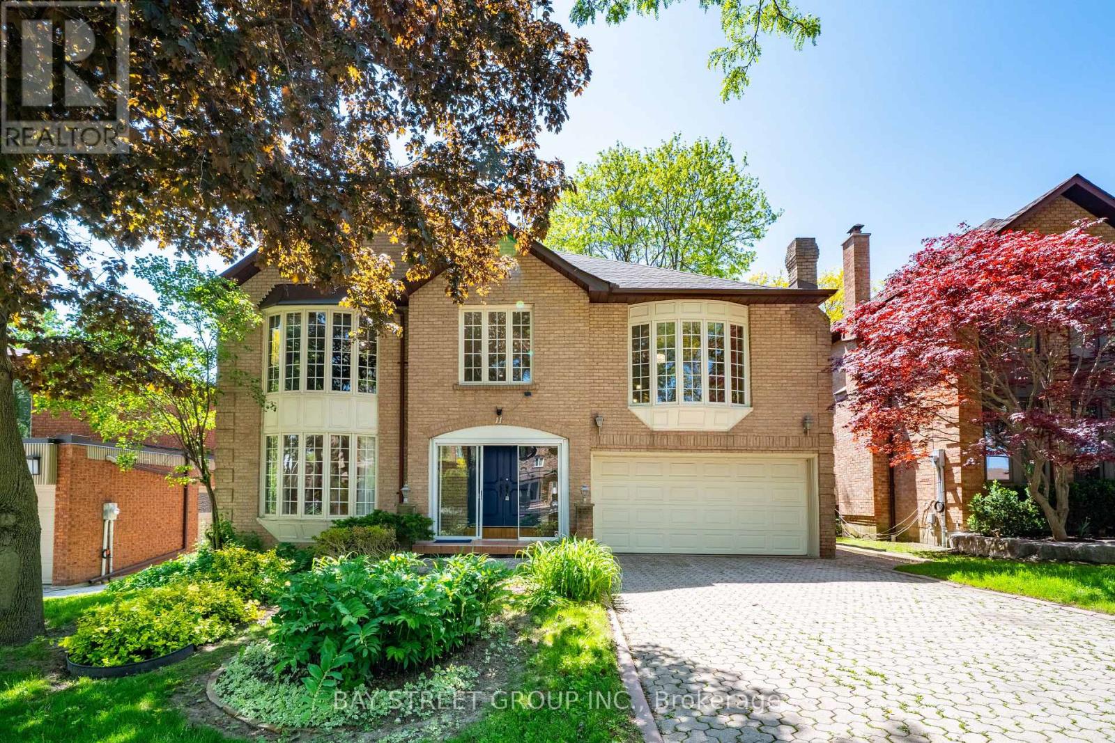 <div class="slider-price">$2,490,000</div><p>11 Riderwood Drive, Toronto, Ontario</p>