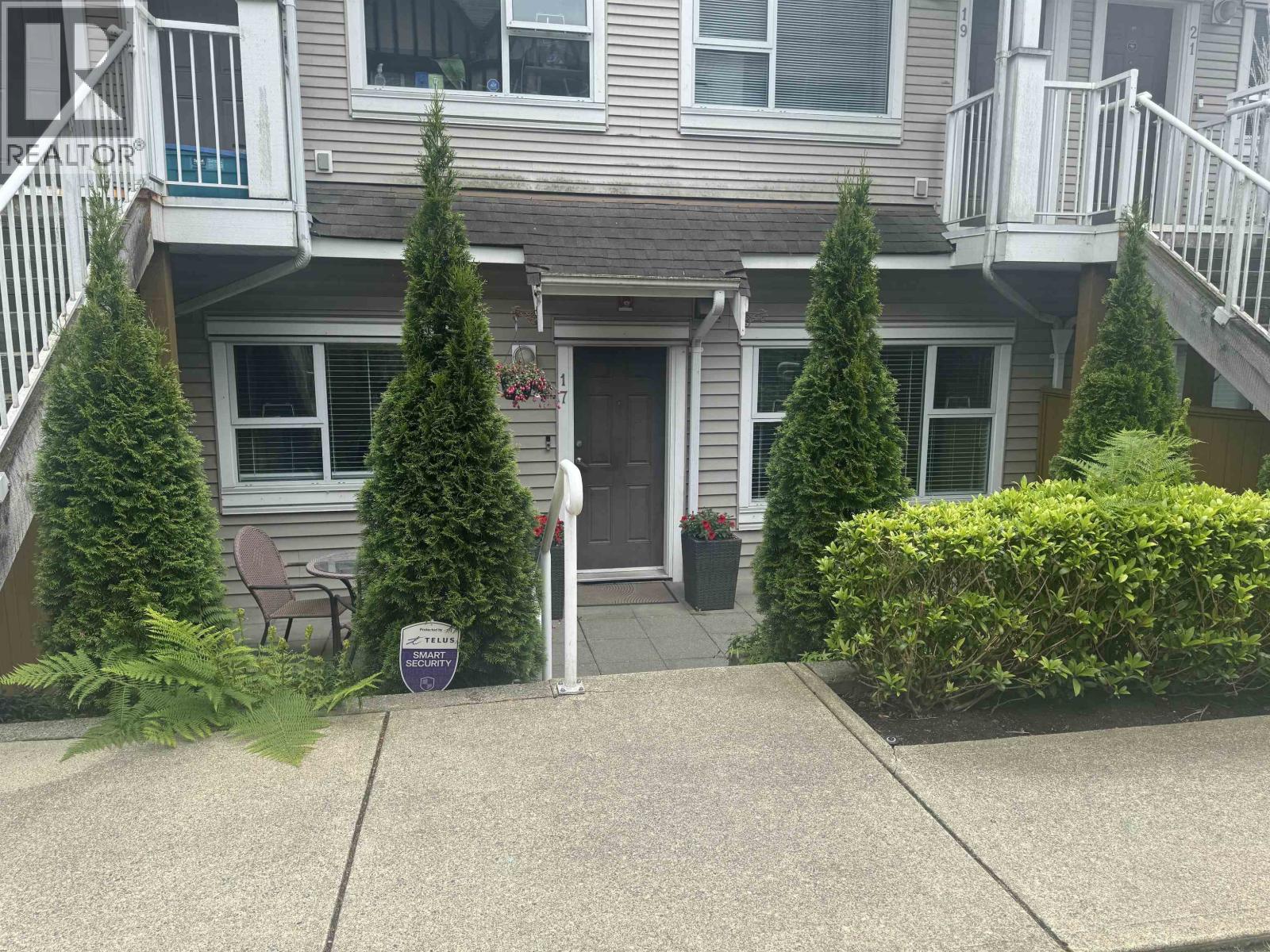 17 730 Farrow Street, Coquitlam, British Columbia  V3J 7Y7 - Photo 2 - R3129731