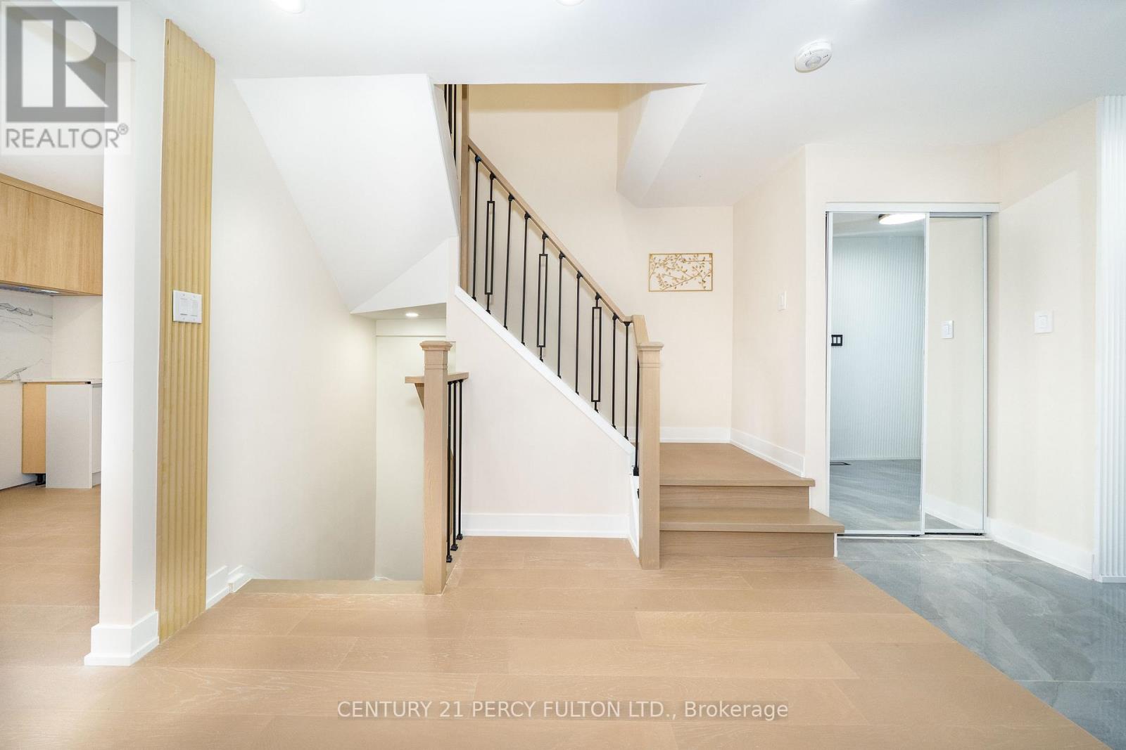 1611 Geta Circle, Pickering, Ontario  L1V 3B5 - Photo 5 - E13218086