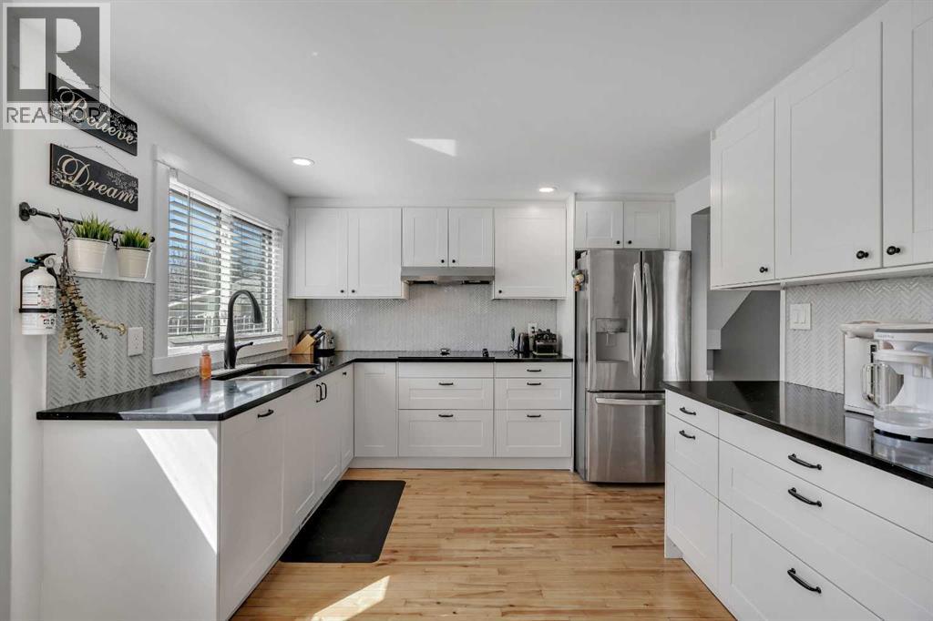 12 Oakvale Place Sw, Calgary, Alberta  T2V 1H4 - Photo 10 - A2316360