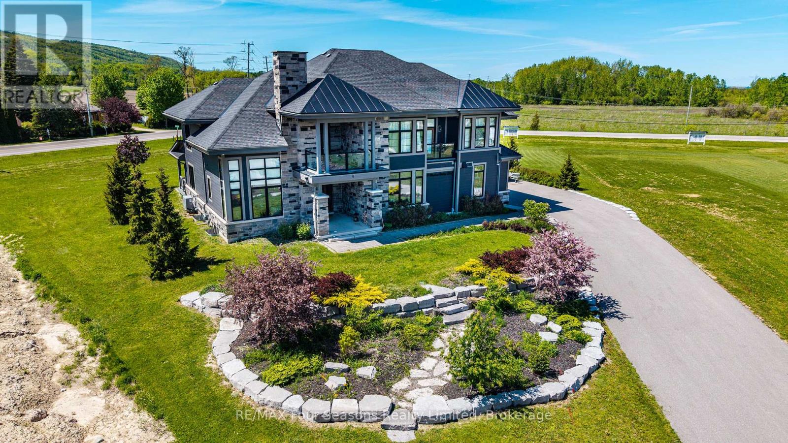 9 Windrose Valley Boulevard, Clearview, Ontario L9Y 0K2 - Photo 3 - S13102874