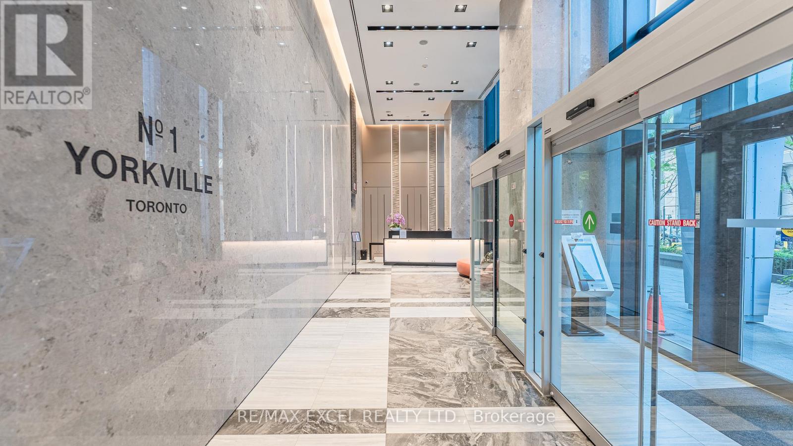 3909 - 1 Yorkville Avenue, Toronto, Ontario  M4W 1L1 - Photo 3 - C13218180
