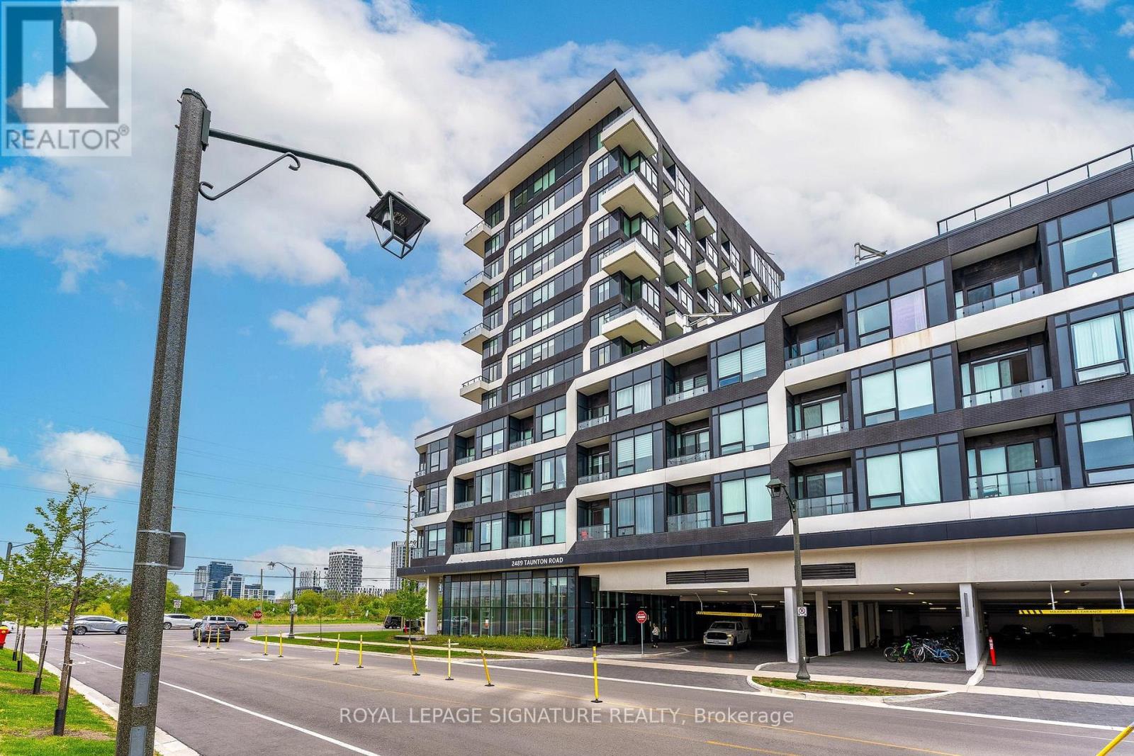917 - 2489 Taunton Road, Oakville, Ontario  L6H 3R9 - Photo 2 - W13218172