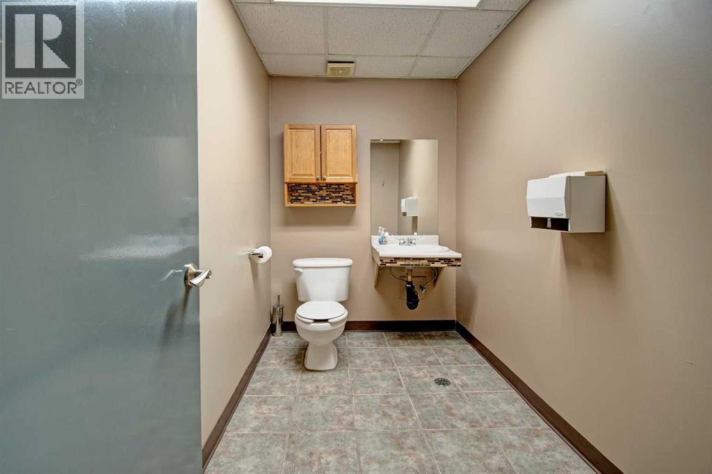 40 East Lake Green NE, Airdrie, Alberta  T4A 2J2 - Photo 7 - A2315460