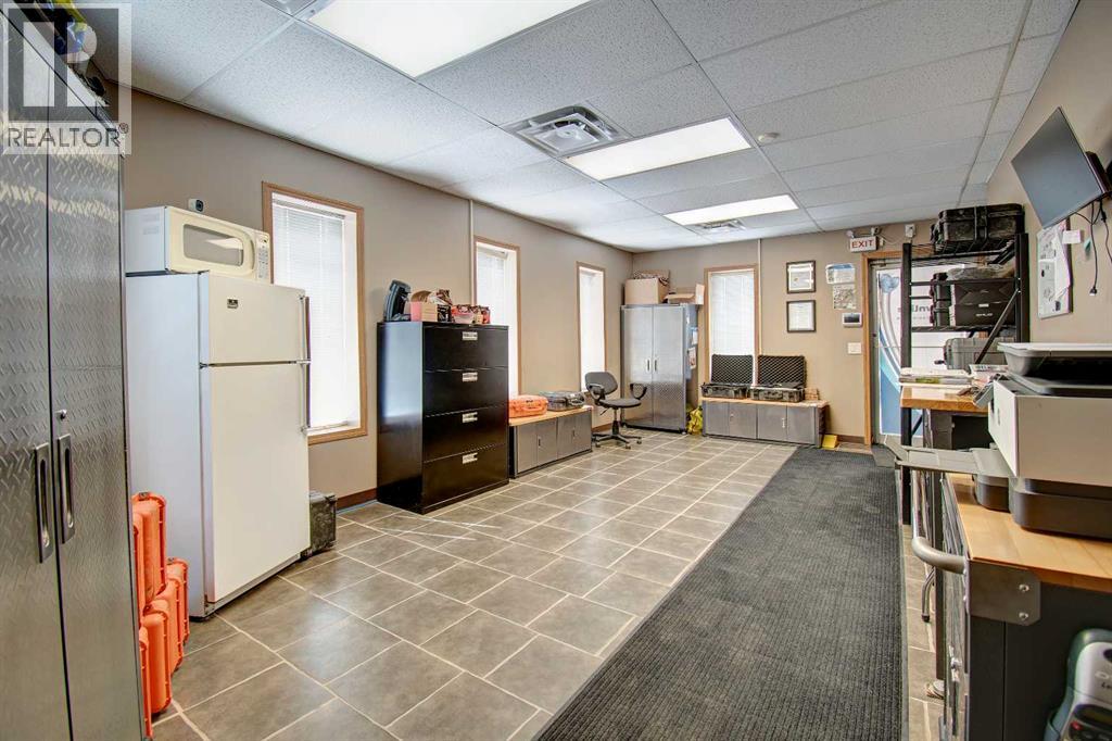 40 East Lake Green NE, Airdrie, Alberta  T4A 2J2 - Photo 8 - A2315460