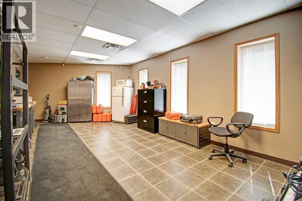 40 East Lake Green NE, Airdrie, Alberta  T4A 2J2 - Photo 9 - A2315460
