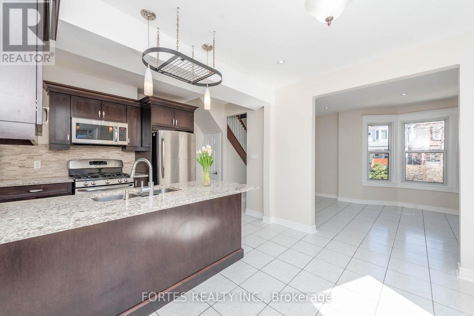 8 Spring Grove Avenue, Toronto, Ontario  M6N 3H3 - Photo 11 - W13209404
