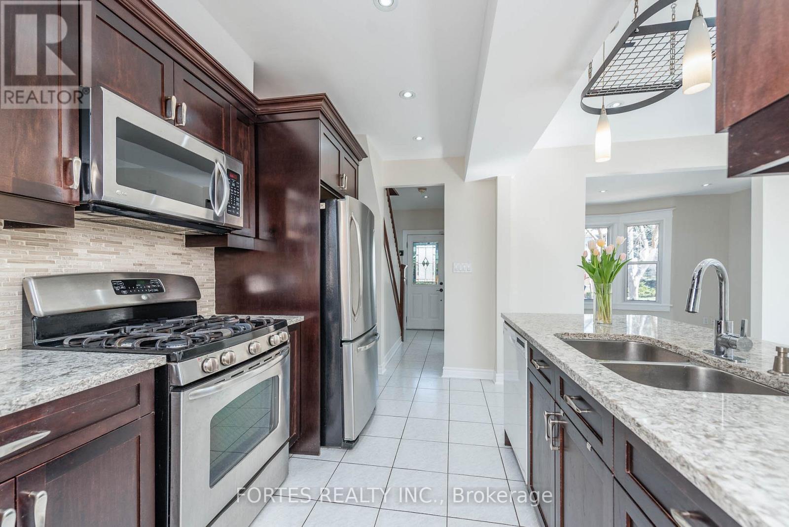 8 Spring Grove Avenue, Toronto, Ontario  M6N 3H3 - Photo 12 - W13209404