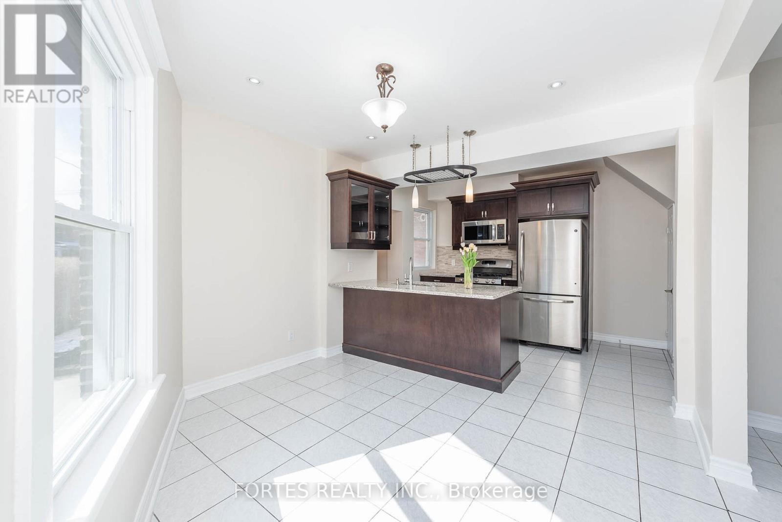 8 Spring Grove Avenue, Toronto, Ontario  M6N 3H3 - Photo 14 - W13209404