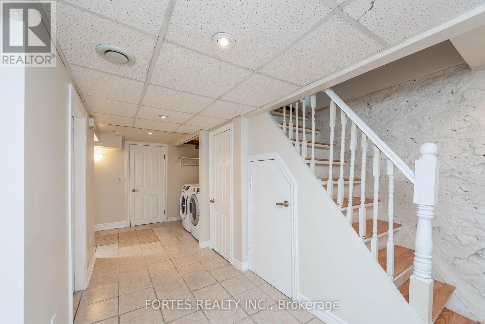 8 Spring Grove Avenue, Toronto, Ontario  M6N 3H3 - Photo 20 - W13209404